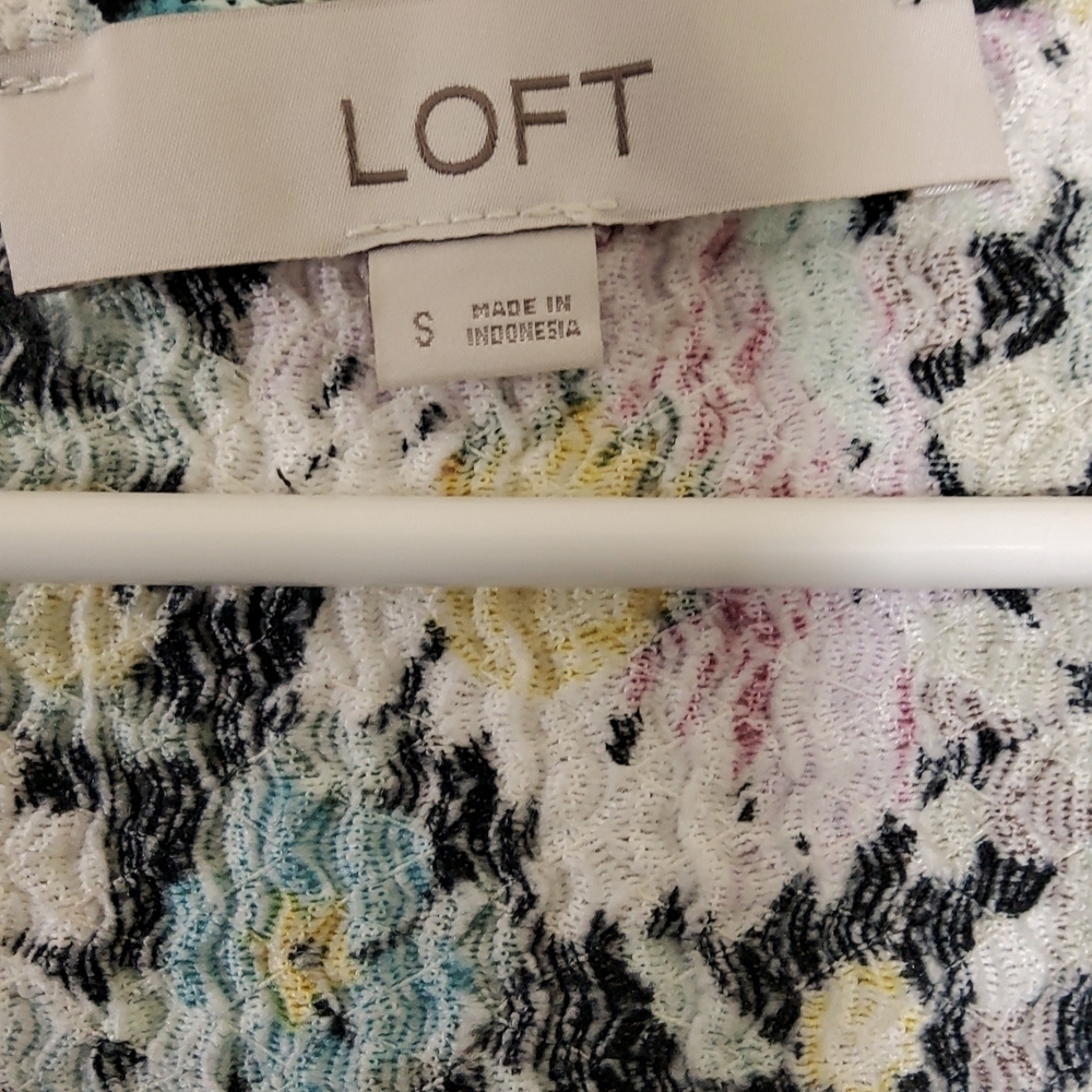 LOFT Floral Ruffle Sleeve Blouse - Black and Multicolor Size S - Picture 2 of 5